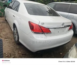 Toyota Avalon 2011 White