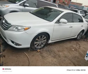 Toyota Avalon 2011 White