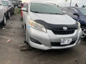 Toyota Matrix Hatchback FWD (1.8L 4cyl 5M) 2010 Silver