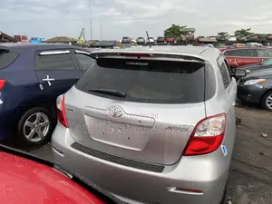 Toyota Matrix Hatchback FWD (1.8L 4cyl 5M) 2010 Silver