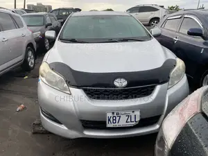 Toyota Matrix Hatchback FWD (1.8L 4cyl 5M) 2010 Silver