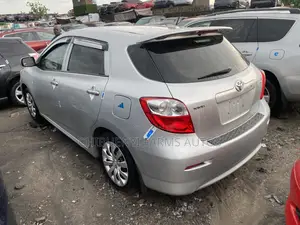 Toyota Matrix Hatchback FWD (1.8L 4cyl 5M) 2010 Silver