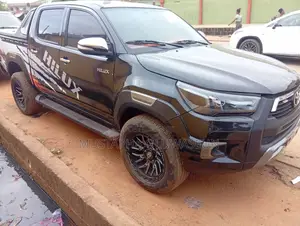 Toyota Hilux 2014 Black
