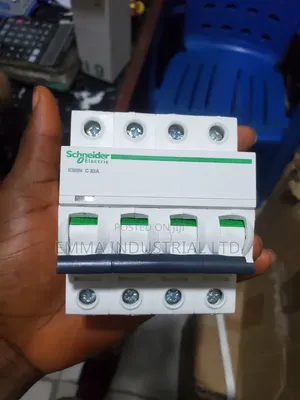 Schneider Breaker 4pole 32a 100a