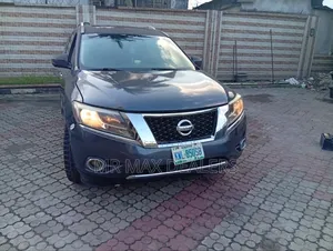 Nissan Pathfinder Platinum 4dr SUV (3.5L 6cyl CVT) 2014 Gray