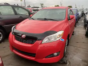 Toyota Matrix Hatchback FWD (1.8L 4cyl 5M) 2010 Red