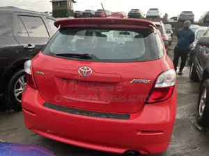 Toyota Matrix Hatchback FWD (1.8L 4cyl 5M) 2010 Red