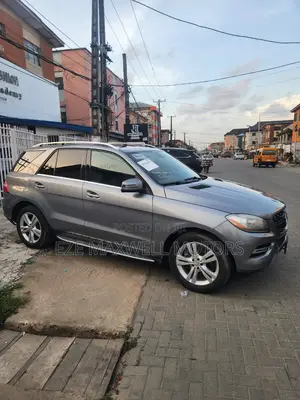 Mercedes-Benz M Class ML350 4MATIC 4dr SUV AWD (3.5L 6cyl 7A) 2014 Gray