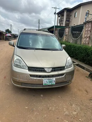 Toyota Sienna XLE AWD 2006 Gold