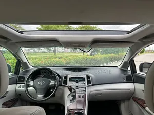 Toyota Venza XLE 2010 White