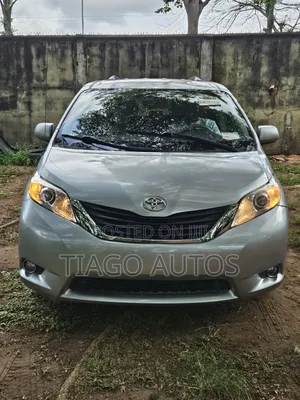 Toyota Sienta 1.5 AWD 2013 Silver