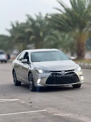 Toyota Camry XSE V6 4dr Sedan (3.5L 6cyl 6A) 2016 Gold