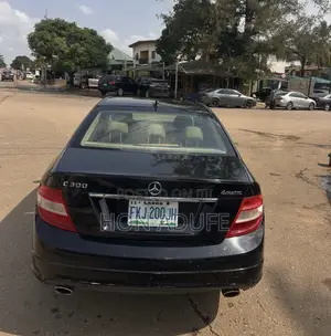 Mercedes-Benz C300 2010 Black