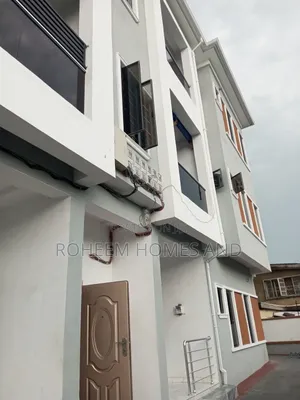 3bdrm Block of Flats in Secured Area, Aguda / Surulere for sale