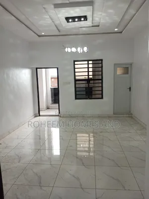 3bdrm Block of Flats in Secured Area, Aguda / Surulere for sale