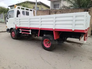 Foreign Used Nissan Mini Truck With Six Tire