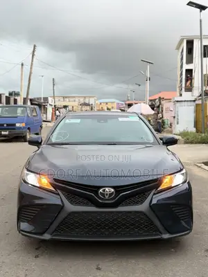 Toyota Camry SE (2.5L 4cyl 8A) 2019 Blue