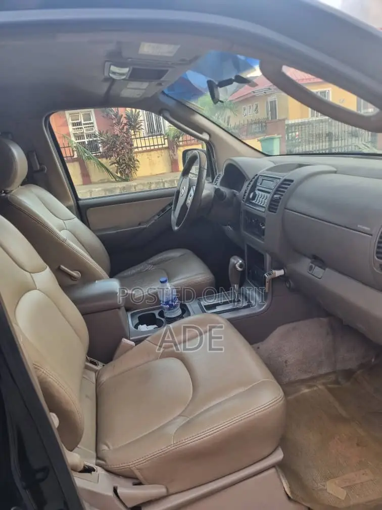 Nissan Pathfinder 2005 Black