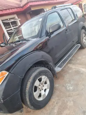 Nissan Pathfinder 2005 Black