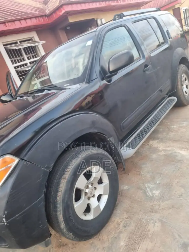 Nissan Pathfinder 2005 Black