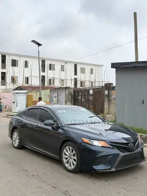 Toyota Camry SE (2.5L 4cyl 8A) 2019 Blue