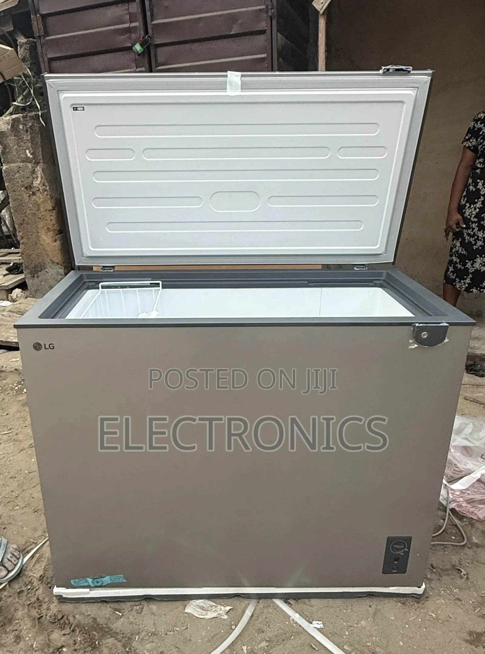 Lg Chest Freezer 243l