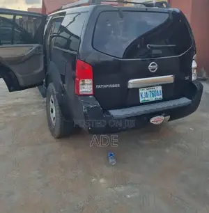 Nissan Pathfinder 2005 Black