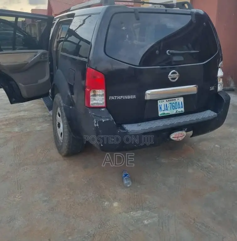 Nissan Pathfinder 2005 Black