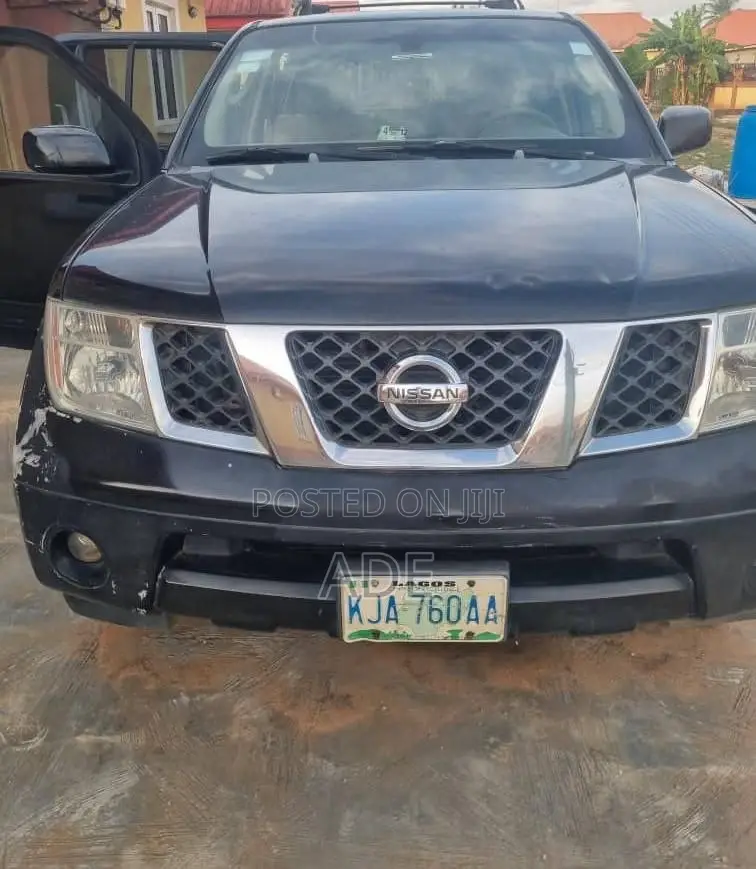 Nissan Pathfinder 2005 Black