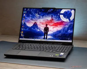 New Laptop Lenovo Legion Pro 7 32GB Intel Core Ultra 9 SSD 1T