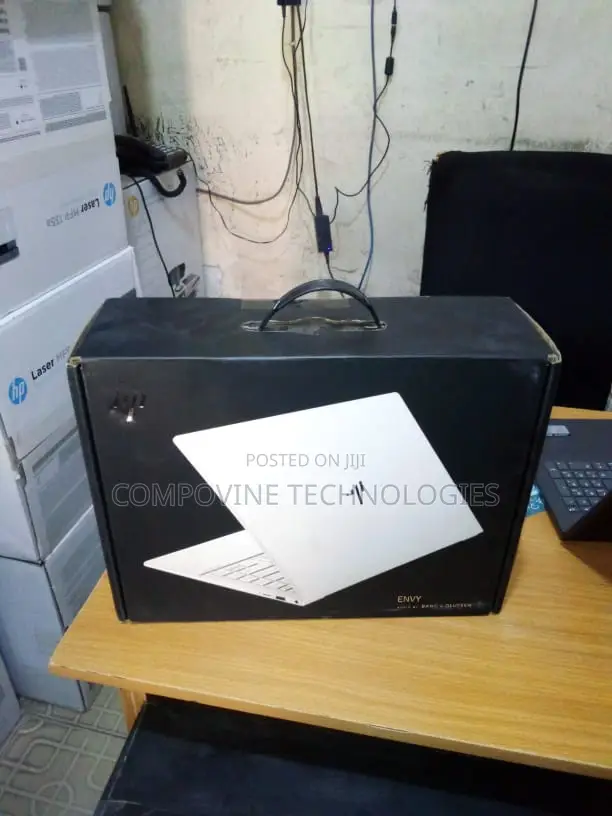 New Laptop HP Elite Dragonfly G2 16GB Intel Core i7 SSD 512GB