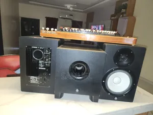Yamaha Hs8