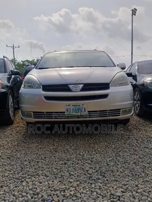 Toyota Sienna 2005 Silver