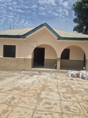 3bdrm Bungalow in Adewole Housing, Ilorin South for rent