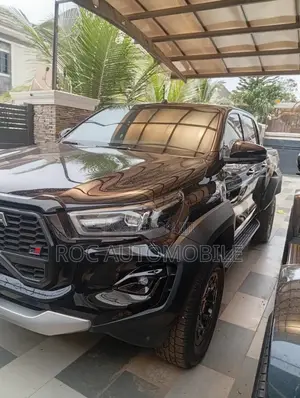Toyota Hilux 2025 Black