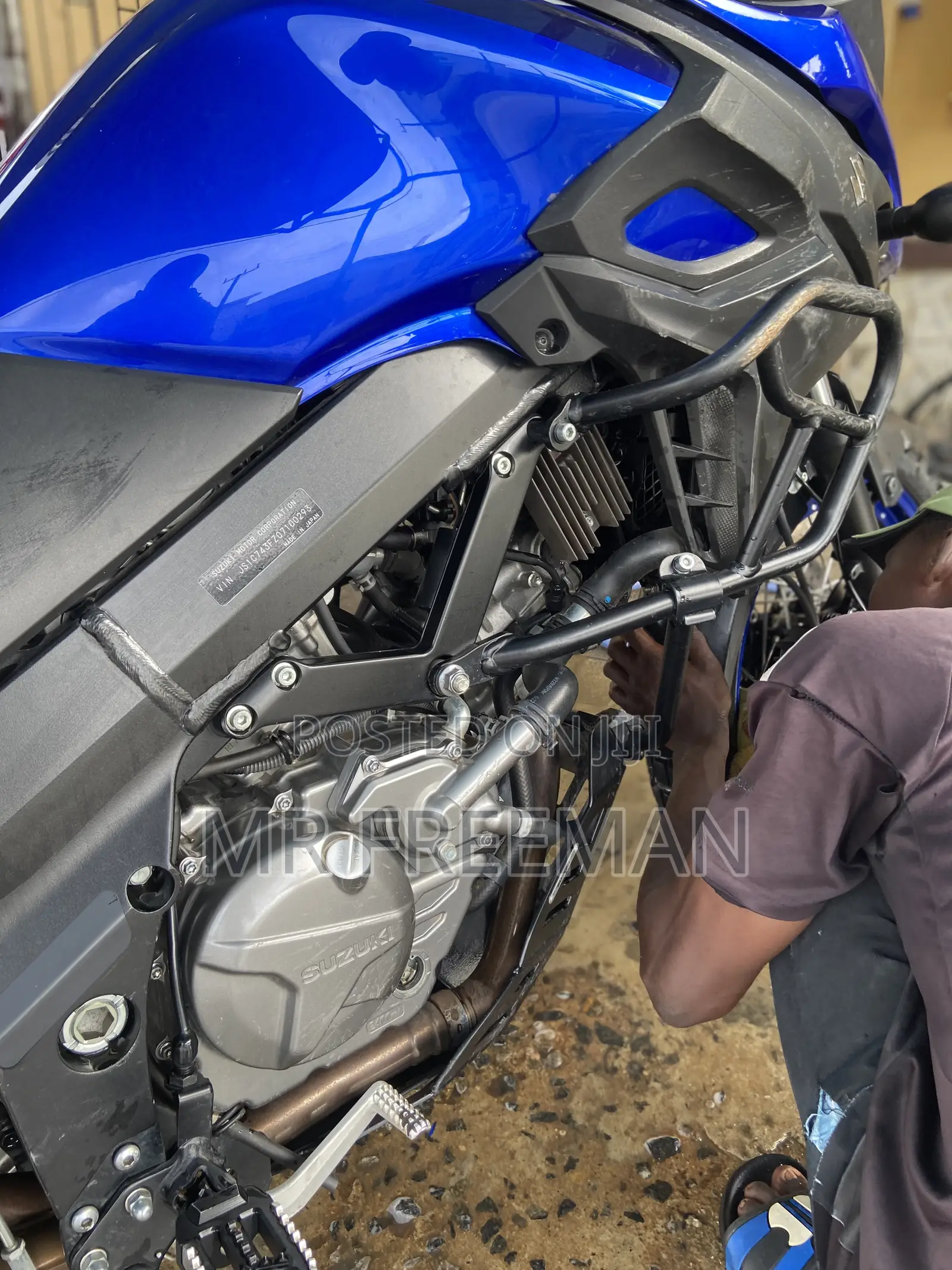 Suzuki V-Strom 2023 Blue