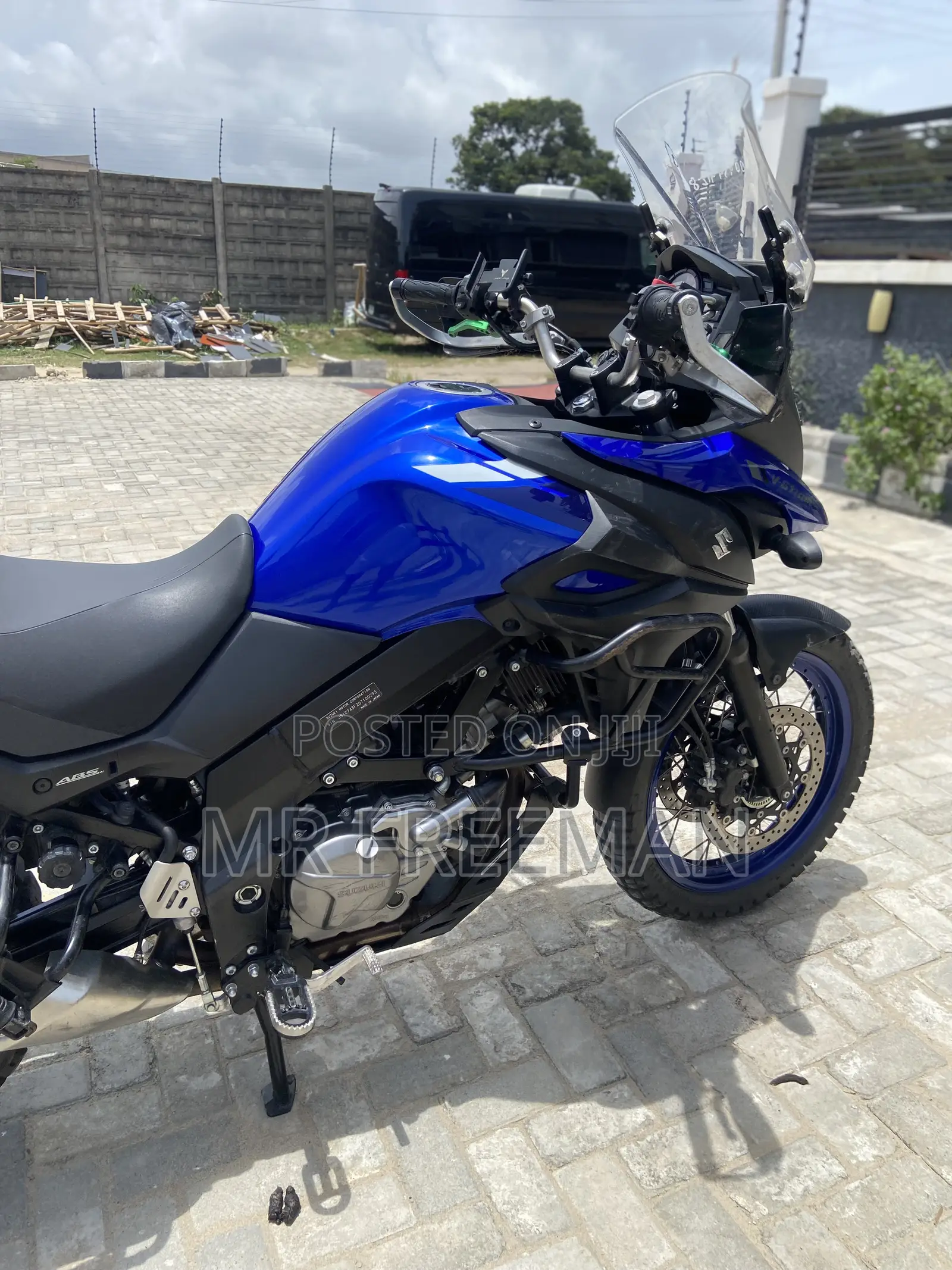 Suzuki V-Strom 2023 Blue