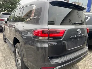 New Toyota Land Cruiser LC300 2025 Gray