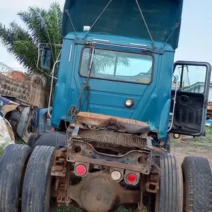 2000 Mack Head Very Good Engine.