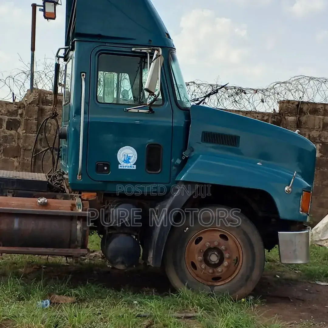 2000 Mack Head Very Good Engine.