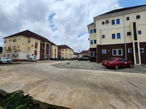 3bdrm Apartment in Sam Nujoma Housing, Galadimawa for sale