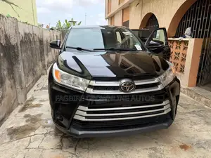 Toyota Highlander LE 2019 Black