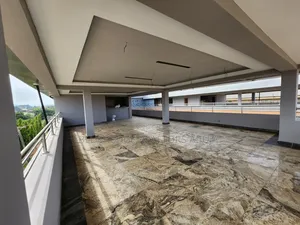 Well Appointed, Brand New With Excellent View Roof Top Restaurant
