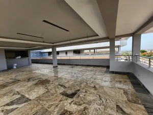 Well Appointed, Brand New With Excellent View Roof Top Restaurant