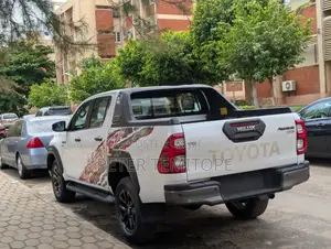 Toyota Hilux 2025 White