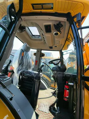 Backhoe Loader Machine (Oceanic)
