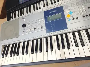 Yamaha Psr E323 Piano Keyboard