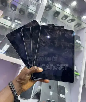 Apple iPad Pro 9.7 (2016) 128 GB Gray