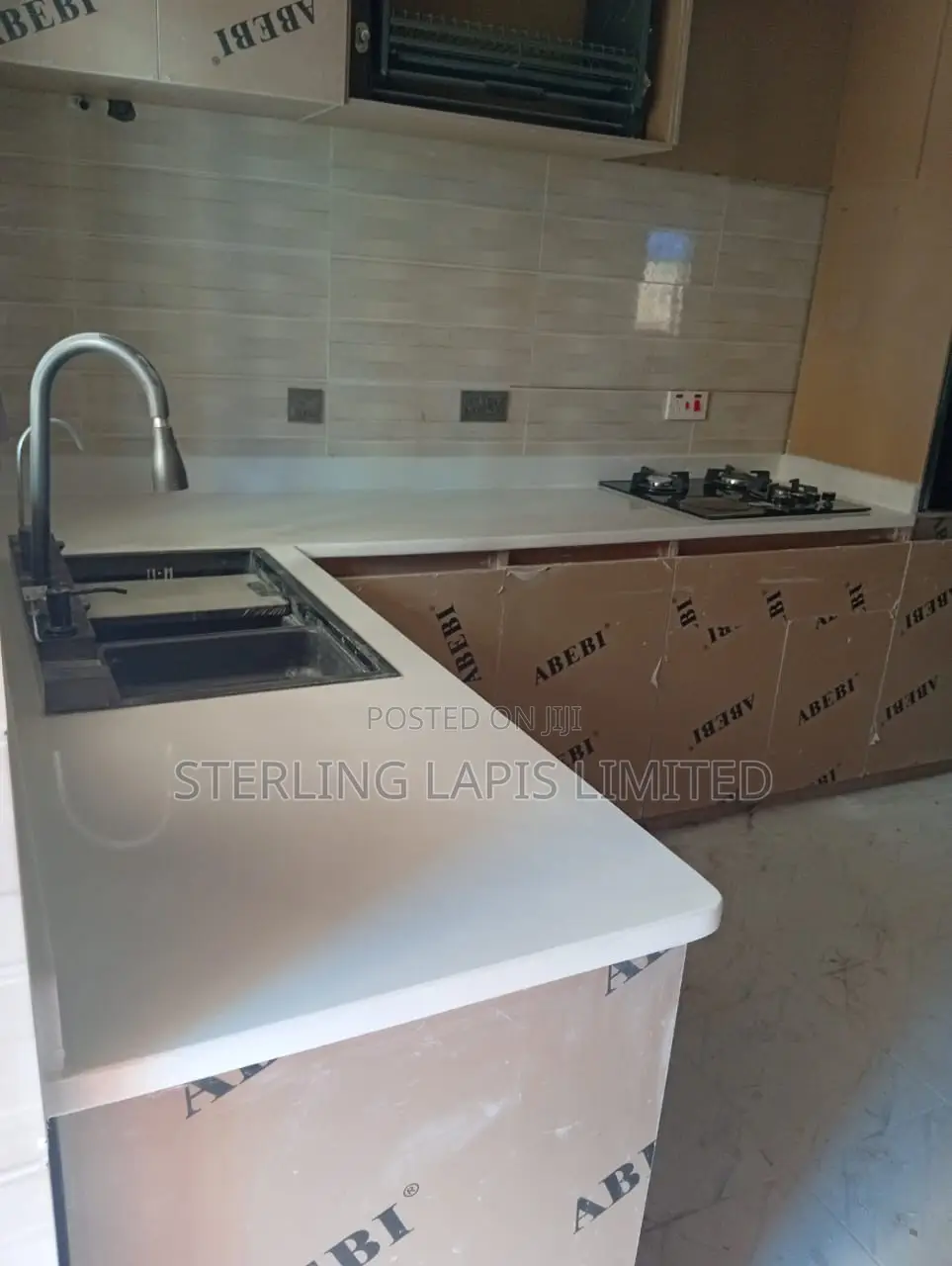 White Marble Quartz Slab
