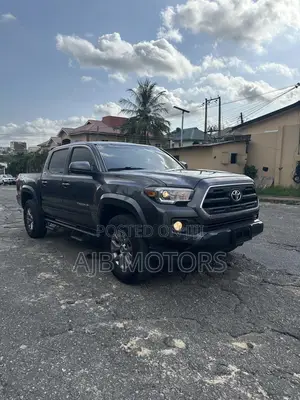 Toyota Tacoma SR5 2017 Gray